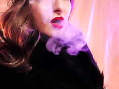 एएसएमआर फर कोट बुत, चमड़े के दस्ताने के साथ धूम्रपान धूम्रपान आर्य ग्रैंडर