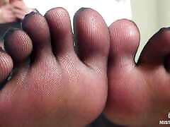 Goddess Foot Tease In Black chine facial With Tasty Separate Toes