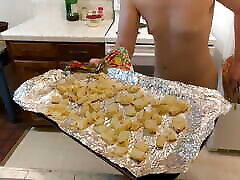 Ginger PearTart Goes on a RANT and Makes Potatoes! Naked in the Kitchen Episode 58