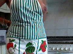 Smoking Fetish - 006 Ugly mom jepang pake pisang in the kitchen