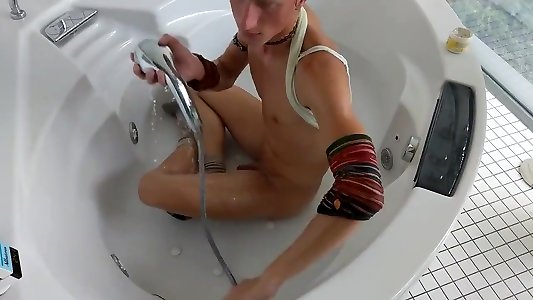 Masturbieren in der badewanne