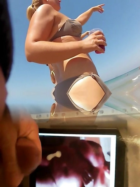 Besplatno candit beach porno