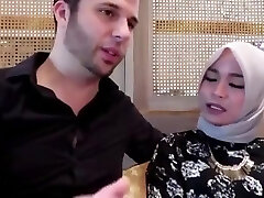 LINK DESC Plow Indonesian Muslim Date