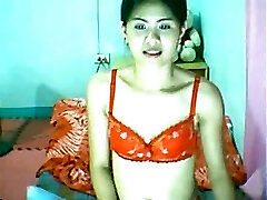 Huge dildo was a great help for kinky unexperienced Chinese titless cam whore