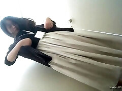 chinese girls go to restroom.308
