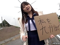 le poussin japonais mikoto mochida fait une bonne pipe dans la voiture