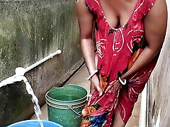 wife ko chuda jab vo bahar balkani me nha rhi rhi, hindi HD porn vid bang-out