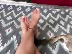 Young girl displaying her pussy ????