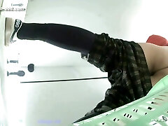 chinese girls go to wc.***