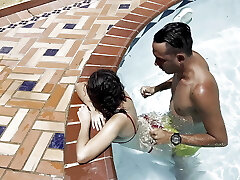 FOREIGN COUPLE CAUGHT Smashing IN THE WATER