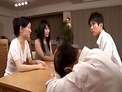 падчерицей босса волнует