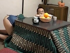 日本可爱的房子妻子他妈的在公共汽车和人是幸运的上帝