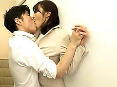 生徒との禁断絶頂セックスで理性のブレーキが壊れた熟女教師 休みの日には自宅に連れ込み朝まで激しく生性交 最終的には弱みを握られ男子生徒全員の性処理係に и hellip 水上由紀恵