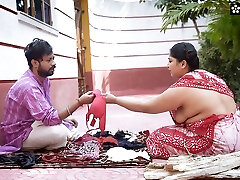 Desi Boulder-holder and Panty Salesman Bade Bade Dudhwali Gao ki Chhori Ko Hooter-sling ke badale Chod Diya Maje Lekar ( Hindi Audio )