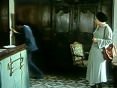 ładny słodki francuski blondynka dziewczyna zmysłowo liże czubek penisa