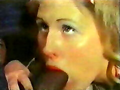 Rocznika Blondynka Biorąc Czarny Kogut