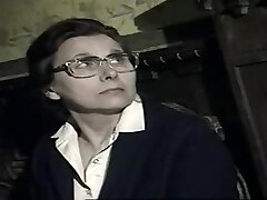 attrayant plantureuse expérimenté dame donne une magie pipe