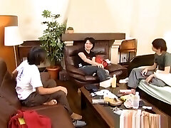 बड़े स्तन सुनहरे बालों वाली श्यामला लेस्बियन खिलौने