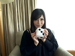 अरी ओकिता एक कार में कुछ बुरा काम करने को तैयार है