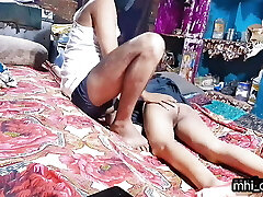 भाभी को घोड़ी बनाकर गंड में पानी निकल गया