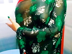 भाभी बाथरूम में नहते वाक्त पिसाब कर दीया