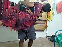 कानून में माँ मैं उसे गले लगाया और उसे असली घर का बना के साथ यौन संबंध था अंदर खड़ा था