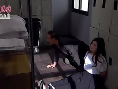 महिला सामान और फोड़ना गला घोट दिया