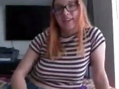 broad bhabhi chuche dhikhate huwe