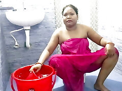 Sexy lady Bathtub Show