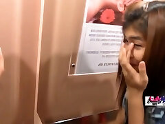 Smiling Thai Babe Gets Foreign Pipe