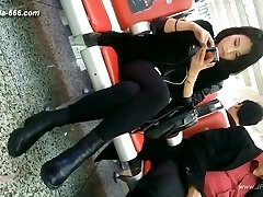 asian girls go to toilet.145