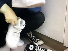 Smell af1 with latex gloved arms