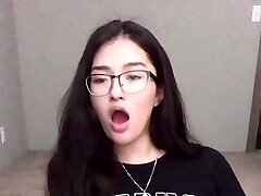 Amateur webcam toying wet pussy