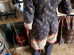 Delivery Fellow Ne Neighbour Ko Chod Dya Kitchen Me