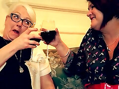 Older married lesbians fingering - Morgana Muses & Cassandra Sie