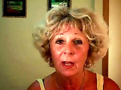 Stacked, chatty and taunting GILF