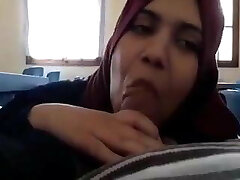 Malay mommy gives blowjob to stepson 