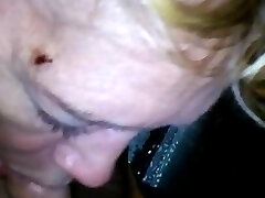 Mamie Loulou adore sucer la bite de son amant