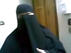 Arab wifey gets dick inside her
