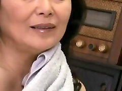 Old and horny Chinese mature bitch finger fucked