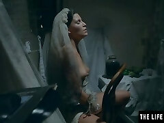 Watch a wild abandoned bride masturbate to a mindblowing orgasm