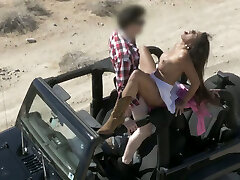 Cum voracious brown-haired honey Mercedes Carrera gives head in the car