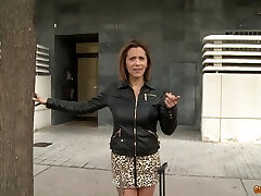 Slut from Barcelona Mar Duran hooks up with one horny boy in the back seat