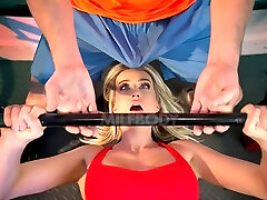 Spectacular Cougar Andi Avalon Pulls Her Leggings Down And Sits On Her Intimate Trainer's Face - MYLF