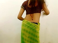 Tub karti hui bhabhi