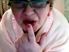 BBW granny on webcam teases me with fake blowjob sesh