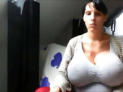 Cam Lady with bg Boobs