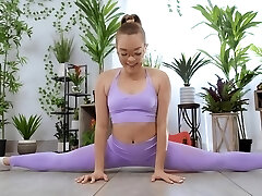 Rectal loving cutie Katie Kush enjoys getting fucked by a guy