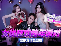 Picked up super-steamy Japanese College Teen in a Nightclub and Came on Her Body