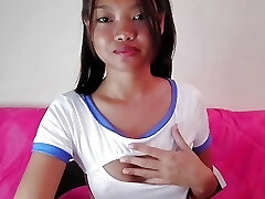 Thai girl Suck showcase her skills